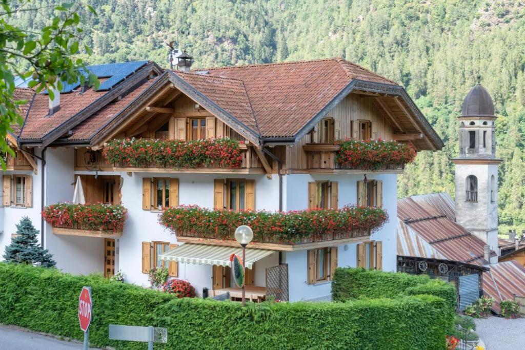 Appartamento Mansarda Patrizia E Franco Val Di Sole Commezzadura Exteriér fotografie